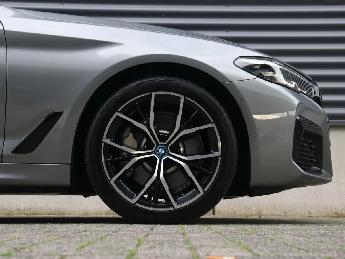 530e | M Sportpakket | Trekhaak | Adaptive Cruise Control | Hi-Fi | Stuurwiel Verwarmd | Sportstoelen | SoH 94% | 19'' LMV