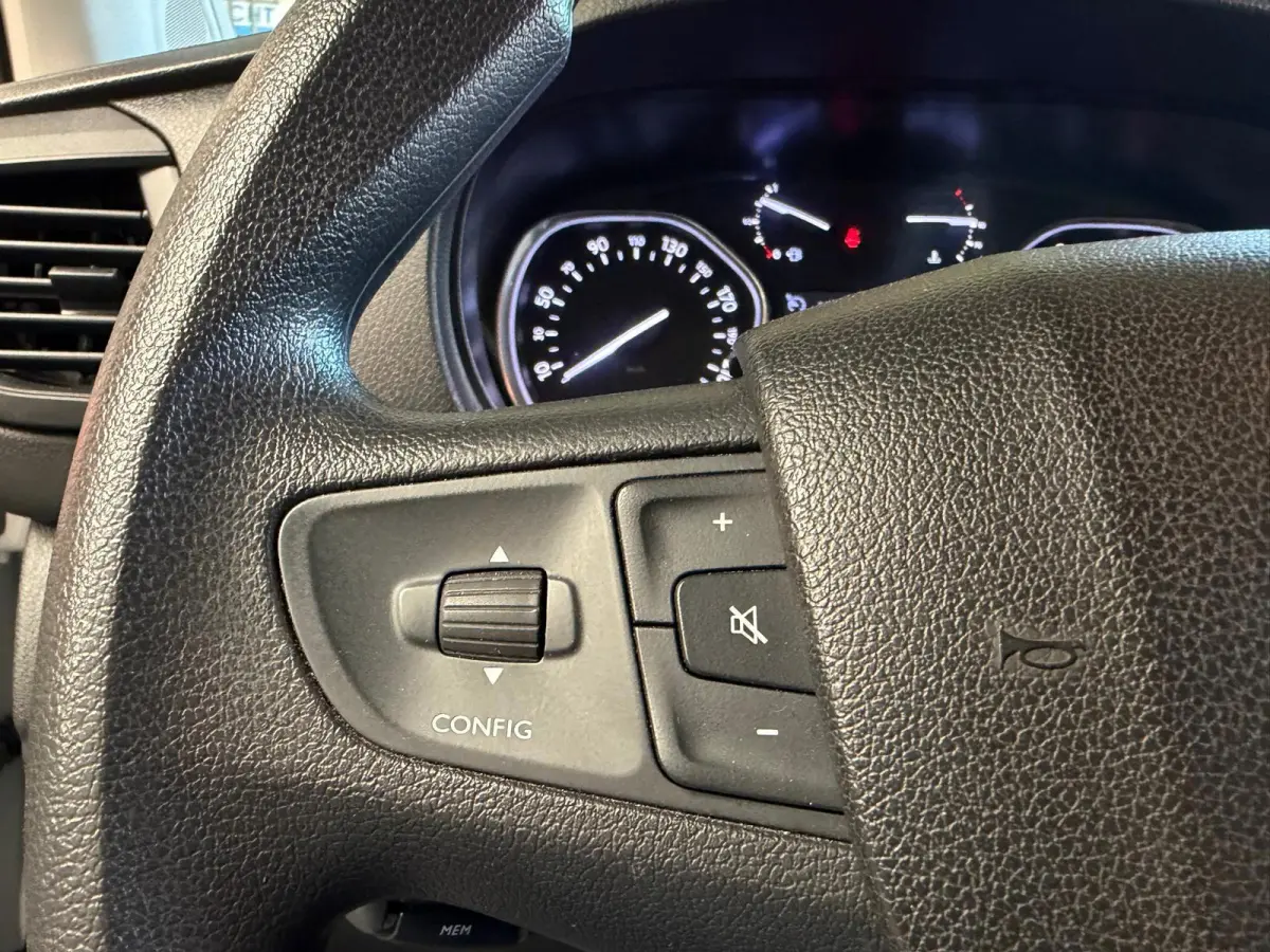 1.5 BlueHDI 120 S&S L2 Navi, Camera, Carplay, Cruise Control, Trekhaak, Euro 6