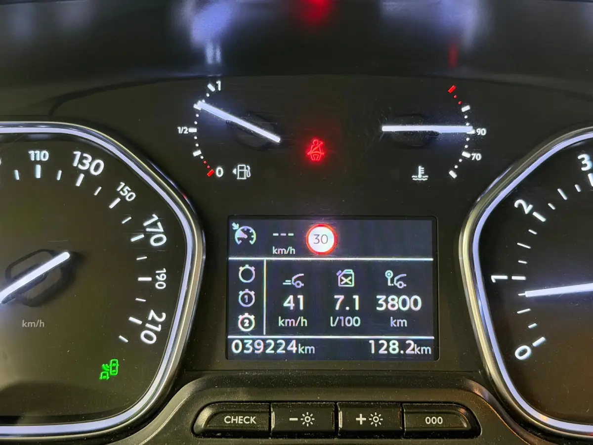 1.5 BlueHDI 120 S&S L2 Navi, Camera, Carplay, Cruise Control, Trekhaak, Euro 6