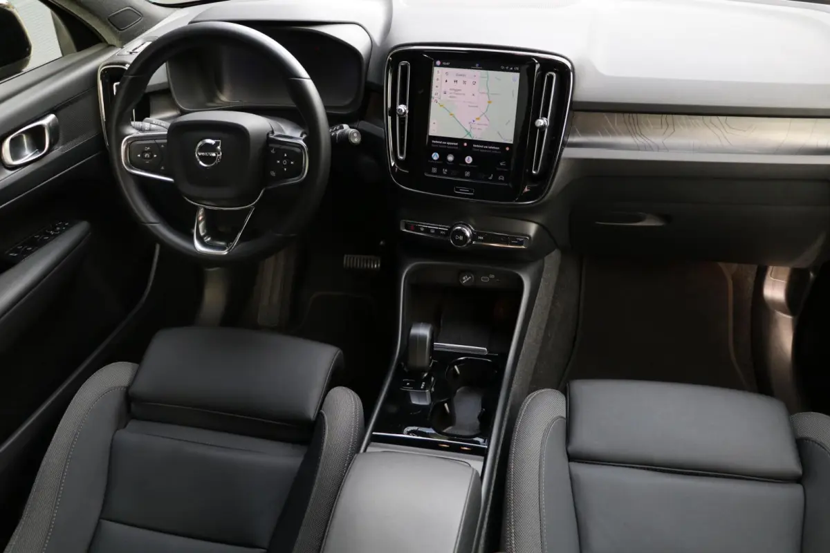 Pro 70kWh AdaptiveCruise Camera Stoel/stuur verwarming TwoTone Sage Green PilotAssist AppleCarplay Uitstraling 74000KM BJ2023