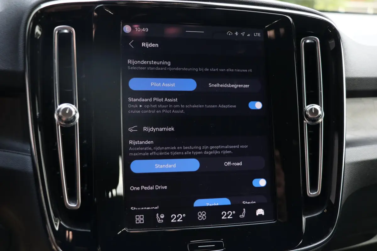 Pro 70kWh AdaptiveCruise Camera Stoel/stuur verwarming TwoTone Sage Green PilotAssist AppleCarplay Uitstraling 74000KM BJ2023
