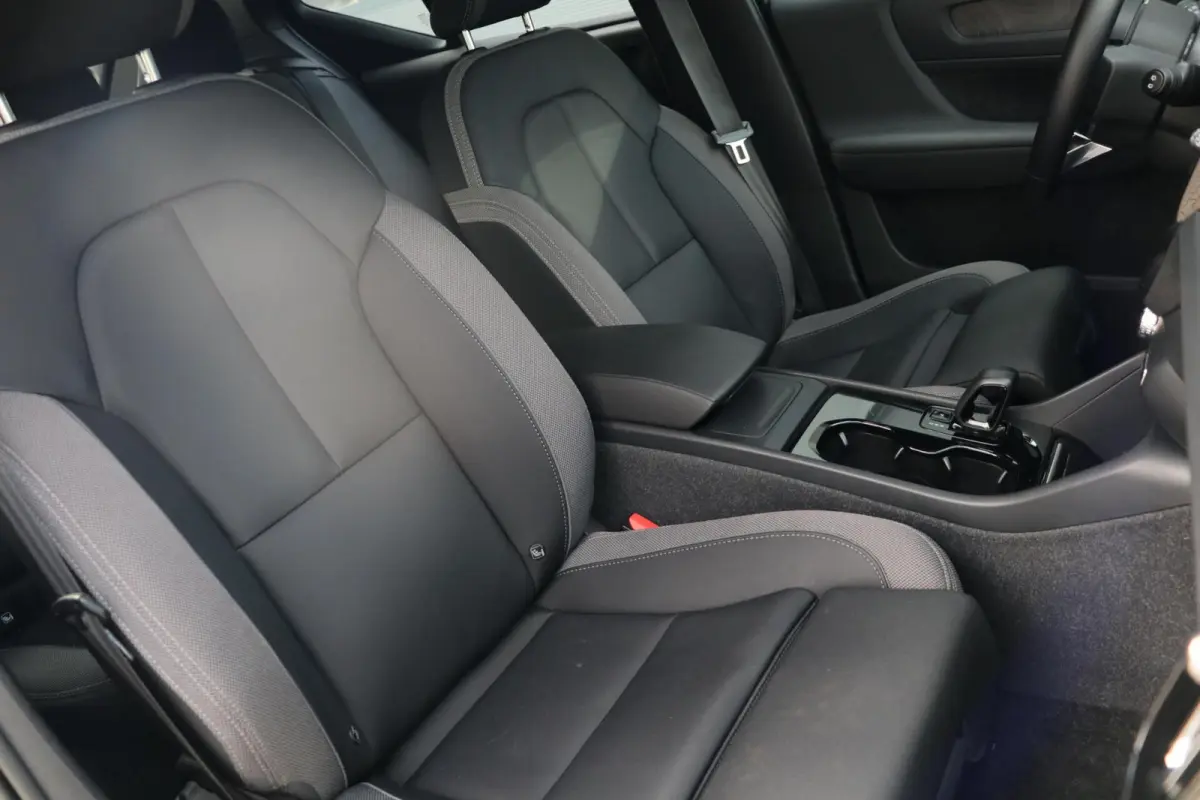 Pro 70kWh AdaptiveCruise Camera Stoel/stuur verwarming TwoTone Sage Green PilotAssist AppleCarplay Uitstraling 74000KM BJ2023