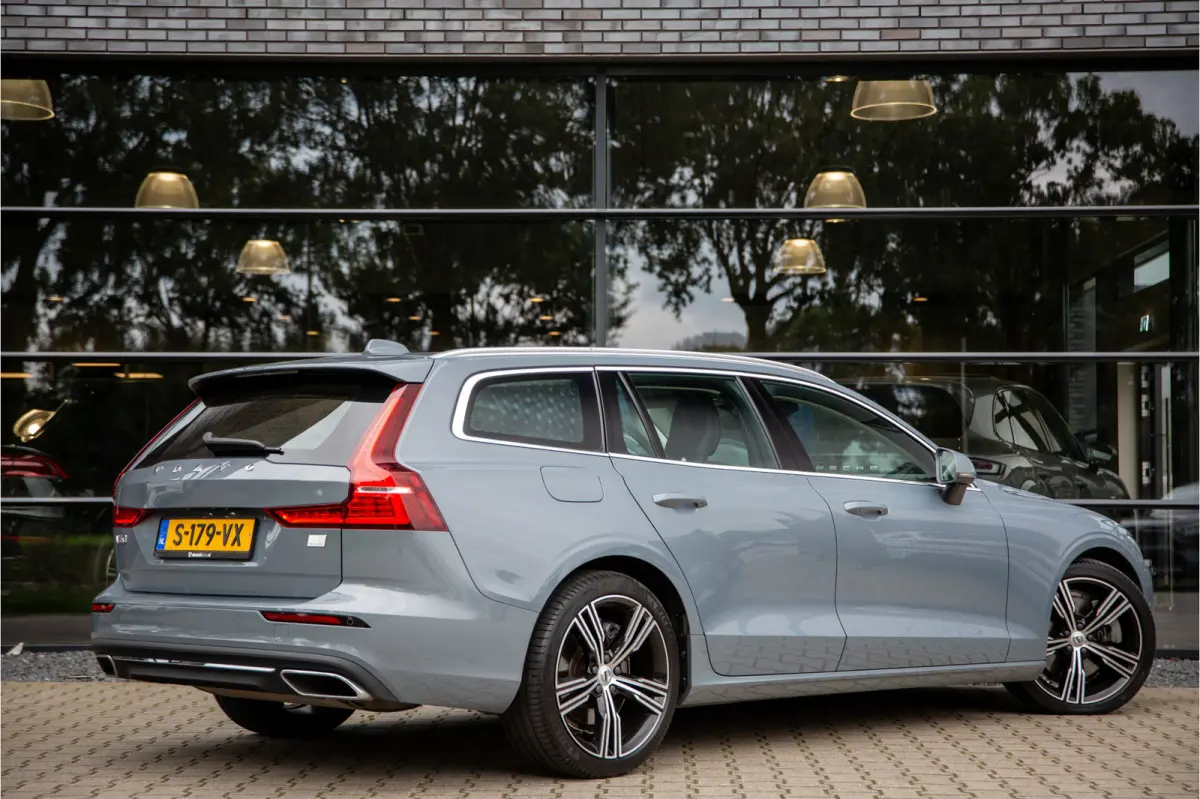 2.0 T8 Recharge AWD R-Design , Trekhaak, Cruise control, Achterstoelen verwarmd,