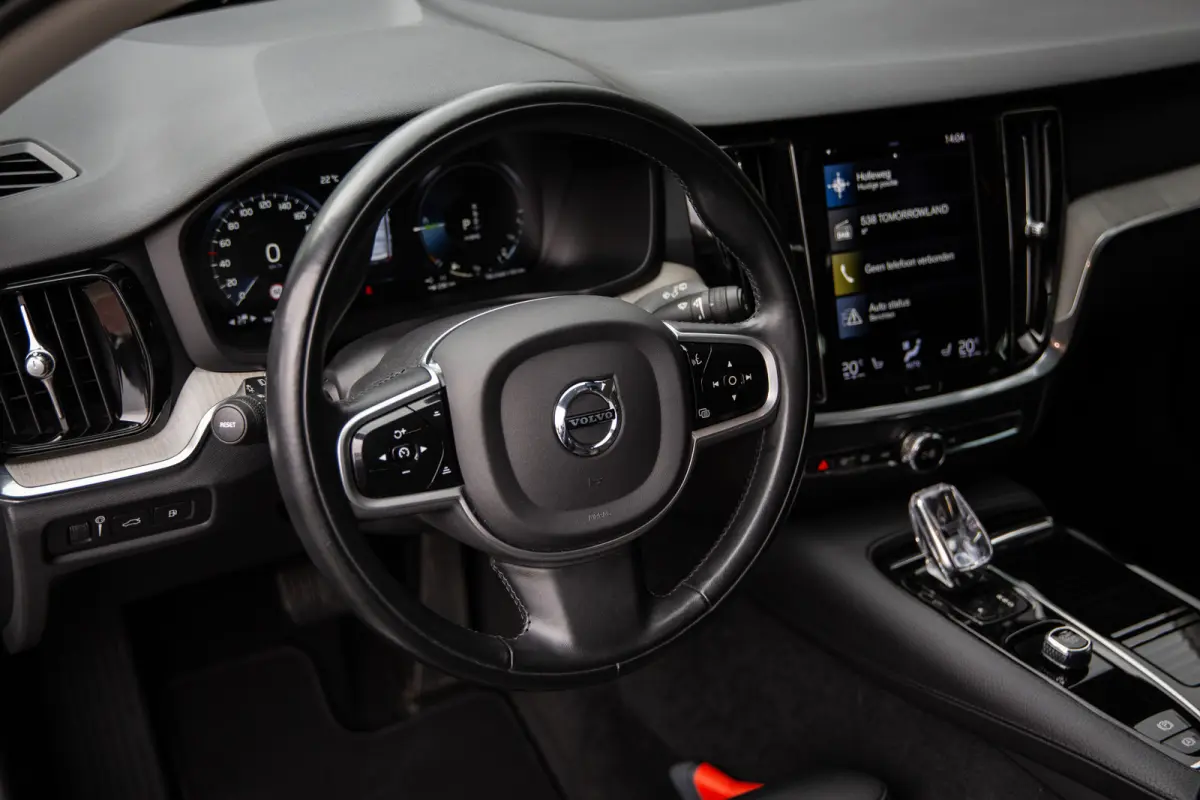 2.0 T8 Recharge AWD R-Design , Trekhaak, Cruise control, Achterstoelen verwarmd,
