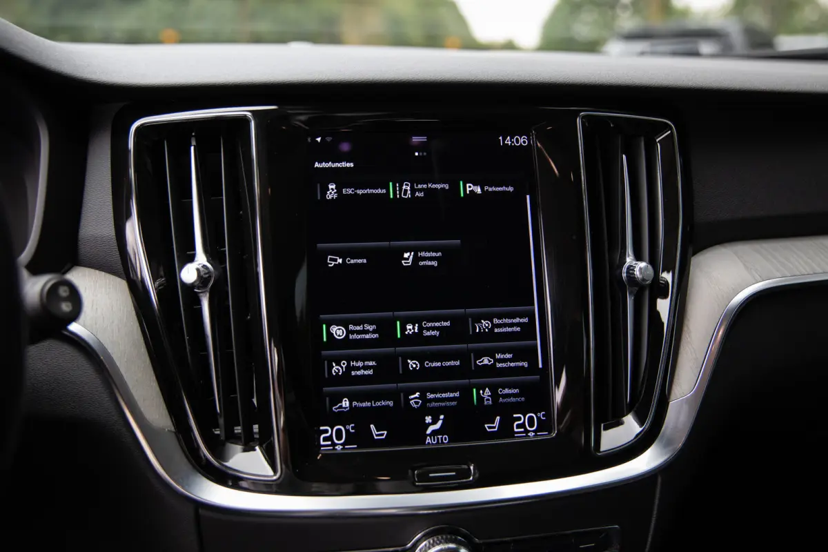 2.0 T8 Recharge AWD R-Design , Trekhaak, Cruise control, Achterstoelen verwarmd,