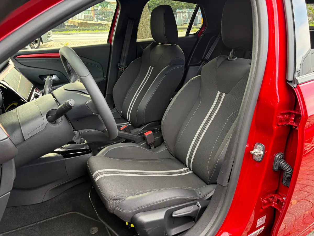 1.2 Turbo 100 PK Yes | 2+6 JAAR GARANTIE| STUUR EN STOELVERWARMING| PARKEERSENSOREN ACHTER| APPLE CARPLAY/ANDROID AUTO| FULL LED| BROEKHUIS GELEVERD| EERSTE EIGENAAR|