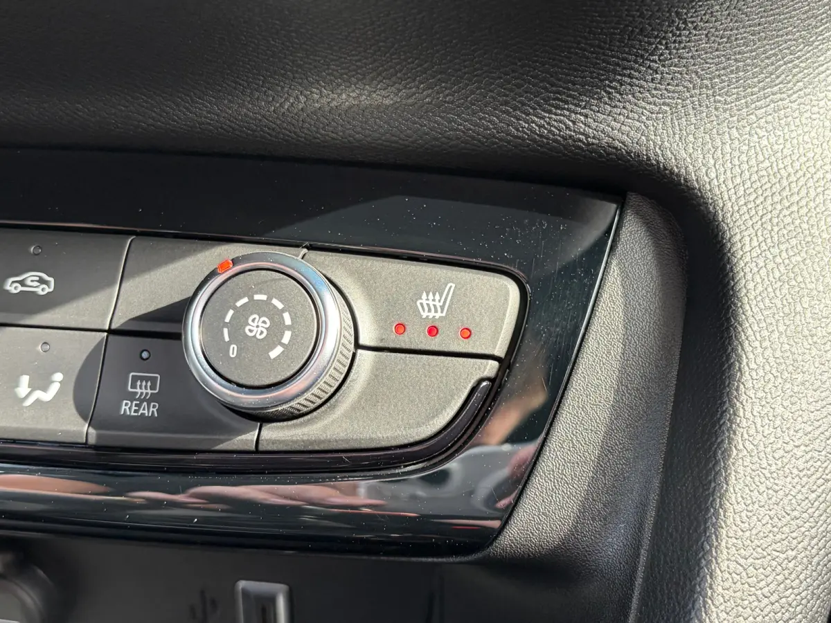 1.2 Turbo 100 PK Yes | 2+6 JAAR GARANTIE| STUUR EN STOELVERWARMING| PARKEERSENSOREN ACHTER| APPLE CARPLAY/ANDROID AUTO| FULL LED| BROEKHUIS GELEVERD| EERSTE EIGENAAR|