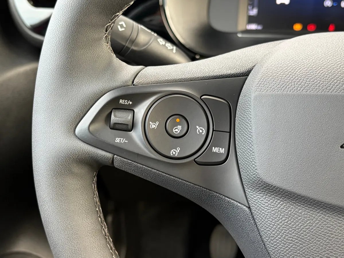 1.2 Turbo 100 PK Yes | 2+6 JAAR GARANTIE| STUUR EN STOELVERWARMING| PARKEERSENSOREN ACHTER| APPLE CARPLAY/ANDROID AUTO| FULL LED| BROEKHUIS GELEVERD| EERSTE EIGENAAR|