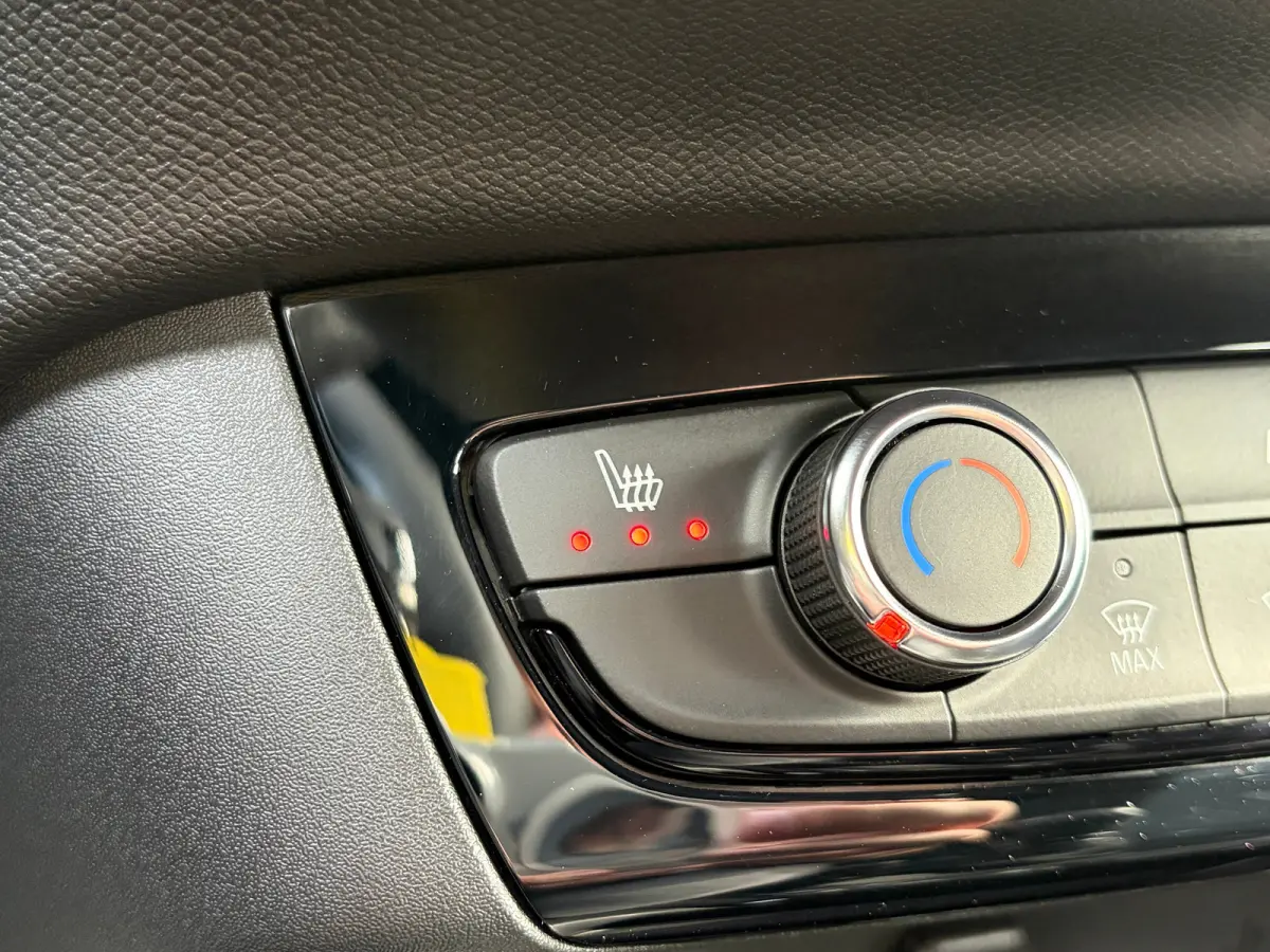 1.2 Turbo 100 PK Yes | 2+6 JAAR GARANTIE| STUUR EN STOELVERWARMING| PARKEERSENSOREN ACHTER| APPLE CARPLAY/ANDROID AUTO| FULL LED| BROEKHUIS GELEVERD| EERSTE EIGENAAR|