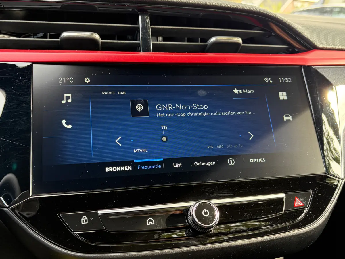 1.2 Turbo 100 PK Yes | 2+6 JAAR GARANTIE| STUUR EN STOELVERWARMING| PARKEERSENSOREN ACHTER| APPLE CARPLAY/ANDROID AUTO| FULL LED| BROEKHUIS GELEVERD| EERSTE EIGENAAR|