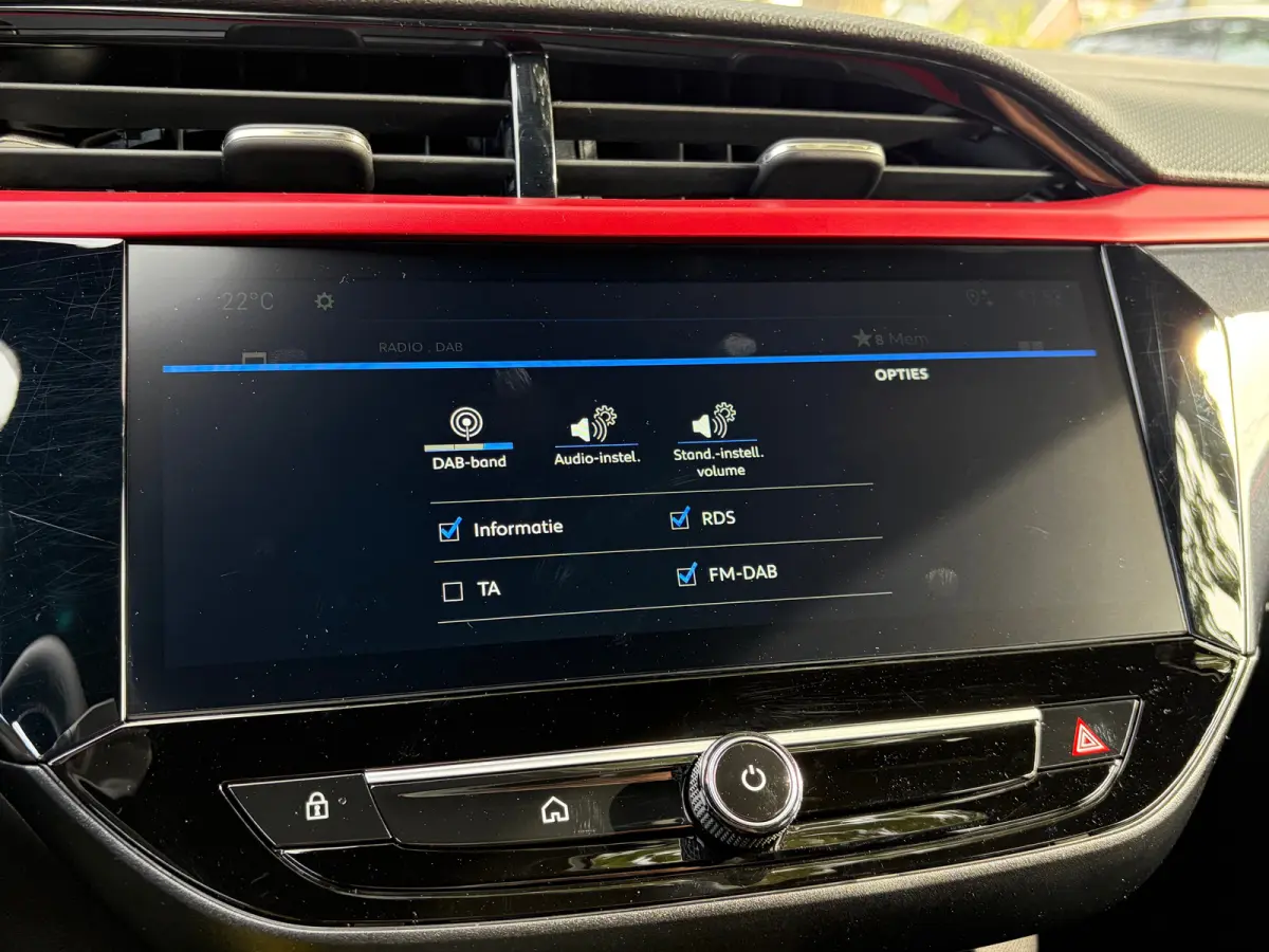 1.2 Turbo 100 PK Yes | 2+6 JAAR GARANTIE| STUUR EN STOELVERWARMING| PARKEERSENSOREN ACHTER| APPLE CARPLAY/ANDROID AUTO| FULL LED| BROEKHUIS GELEVERD| EERSTE EIGENAAR|