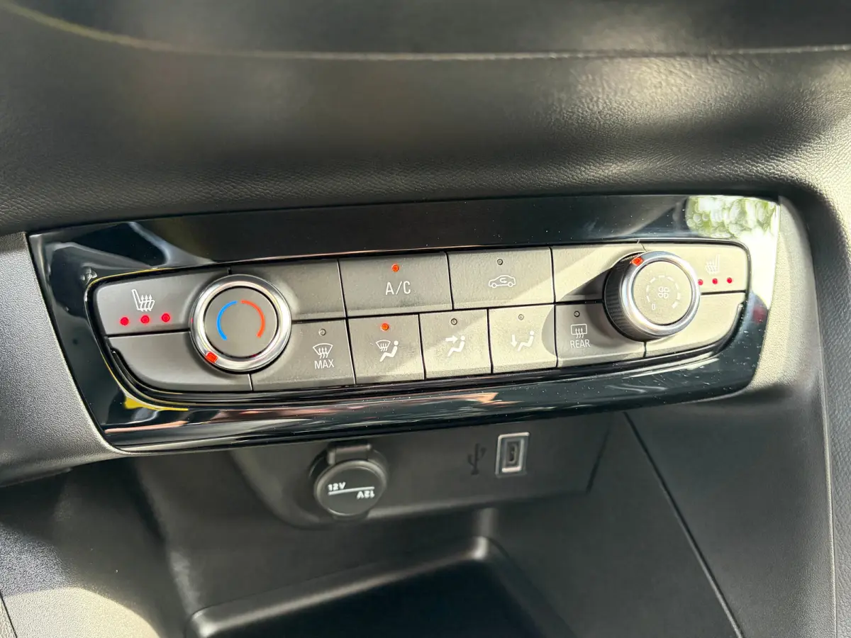 1.2 Turbo 100 PK Yes | 2+6 JAAR GARANTIE| STUUR EN STOELVERWARMING| PARKEERSENSOREN ACHTER| APPLE CARPLAY/ANDROID AUTO| FULL LED| BROEKHUIS GELEVERD| EERSTE EIGENAAR|