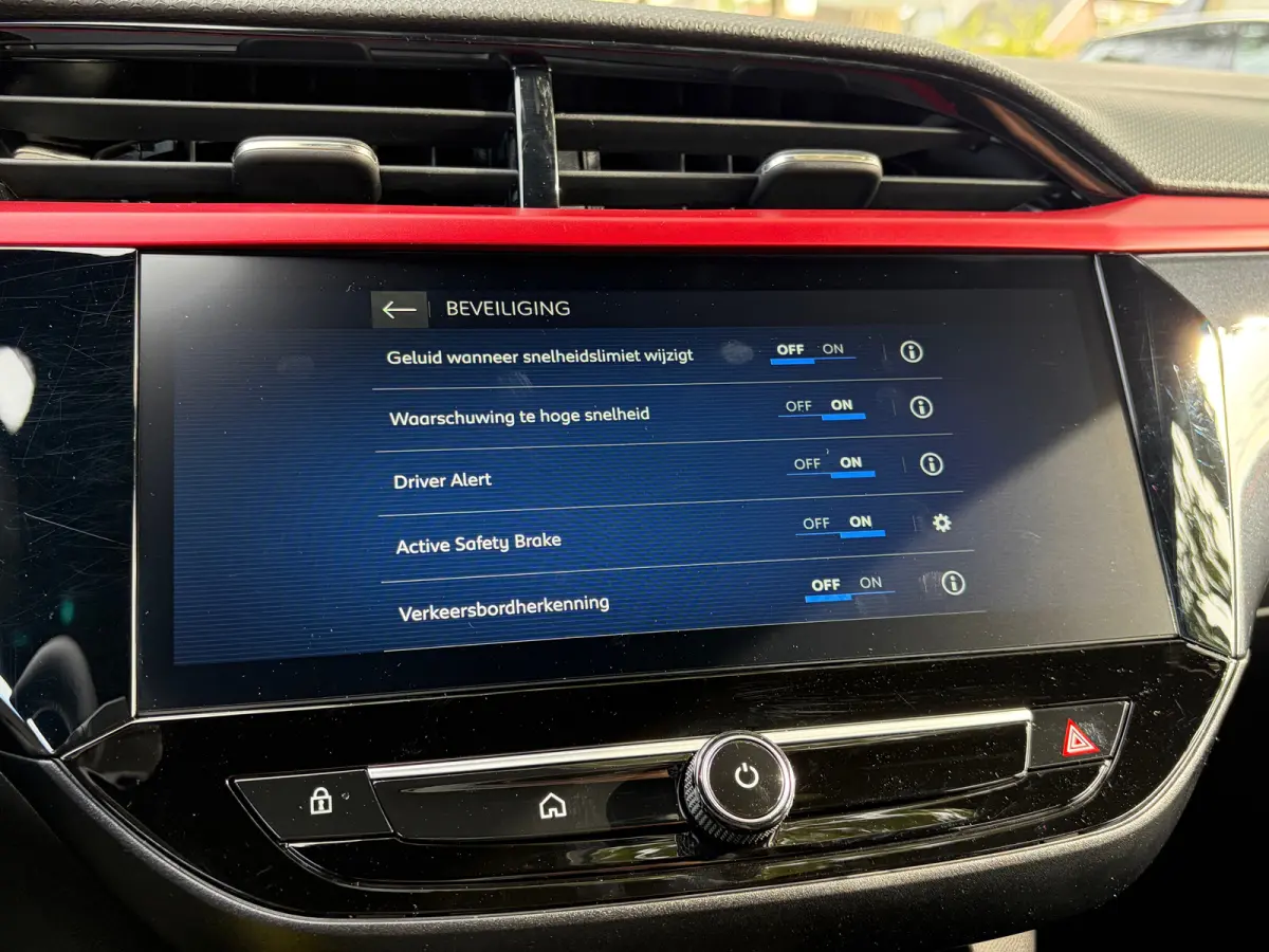 1.2 Turbo 100 PK Yes | 2+6 JAAR GARANTIE| STUUR EN STOELVERWARMING| PARKEERSENSOREN ACHTER| APPLE CARPLAY/ANDROID AUTO| FULL LED| BROEKHUIS GELEVERD| EERSTE EIGENAAR|