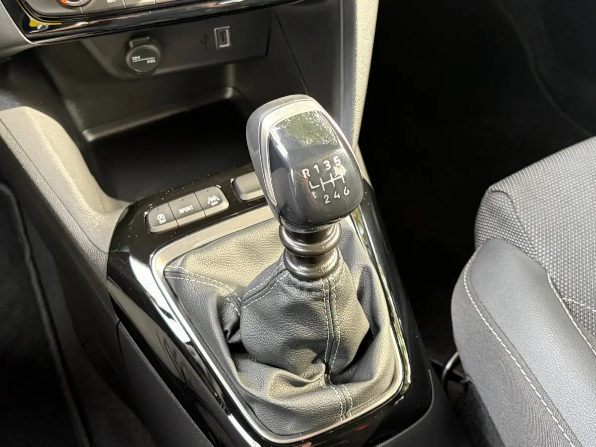 1.2 Turbo 100 PK Yes | 2+6 JAAR GARANTIE| STUUR EN STOELVERWARMING| PARKEERSENSOREN ACHTER| APPLE CARPLAY/ANDROID AUTO| FULL LED| BROEKHUIS GELEVERD| EERSTE EIGENAAR|