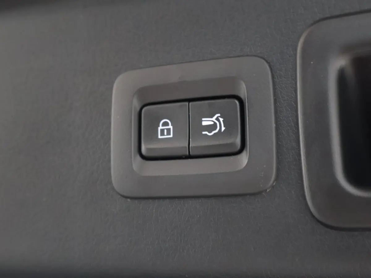 2.0 e-SkyActiv-X M HYBRID LUXURY + TREKHAAK | BOSE | ADAPTIVE CRUISE | 360 CAMERA | SCHUIFDAK