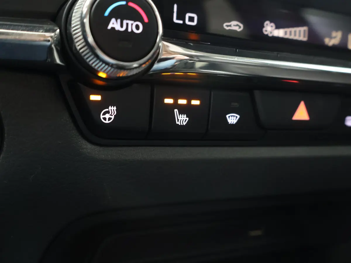 2.0 e-SkyActiv-X M HYBRID LUXURY + TREKHAAK | BOSE | ADAPTIVE CRUISE | 360 CAMERA | SCHUIFDAK