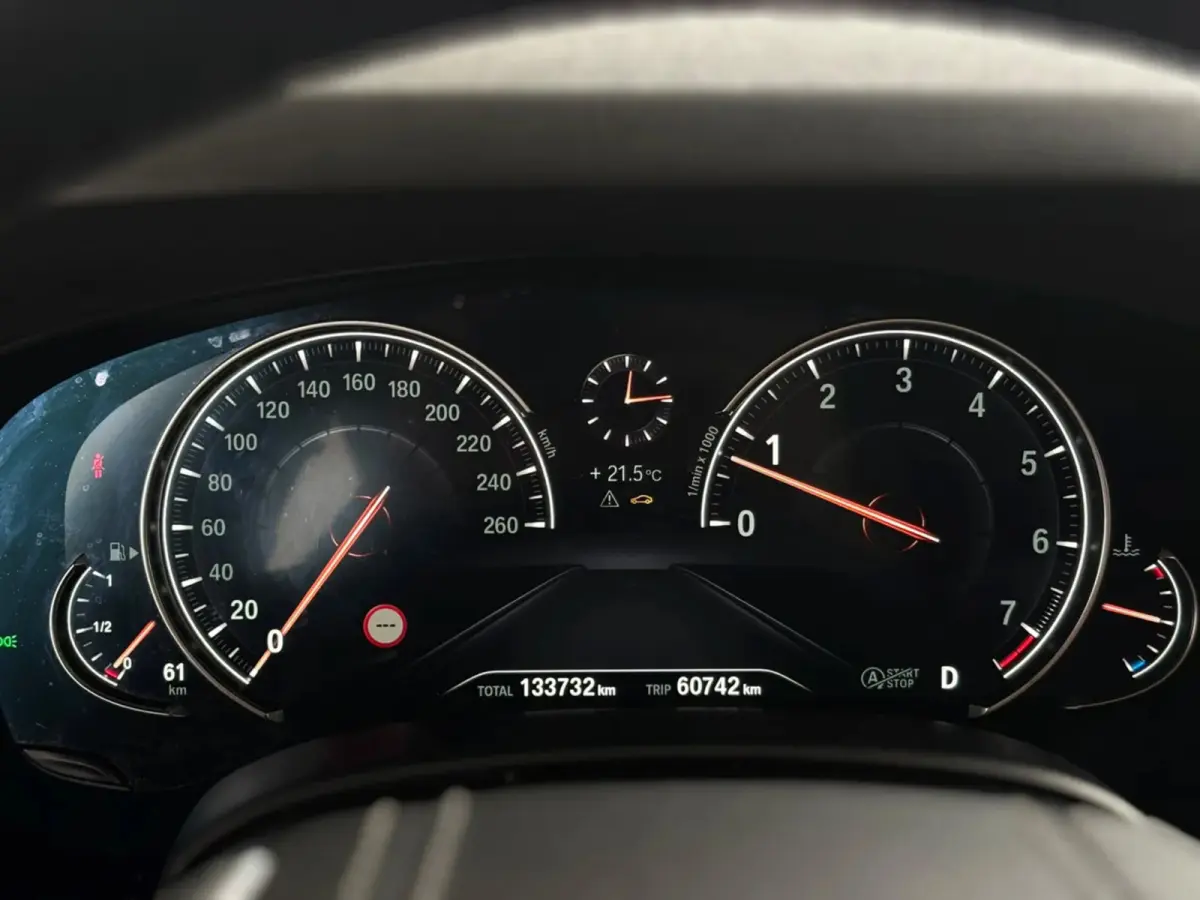 530i High Executive (Dealer OndH, Panorama, Navi, StoelV, 360 Camera, Head-up, Comfort Stoelen, Etc)