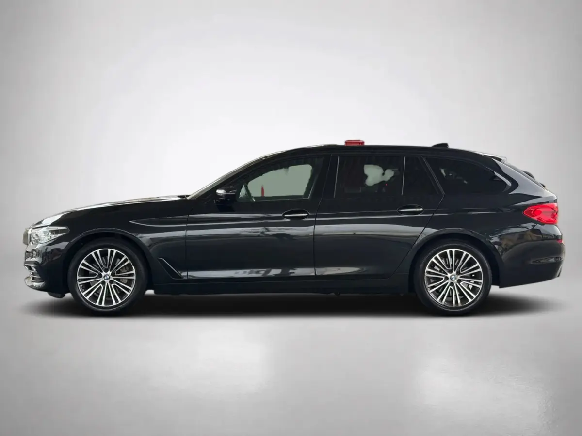 530i High Executive (Dealer OndH, Panorama, Navi, StoelV, 360 Camera, Head-up, Comfort Stoelen, Etc)