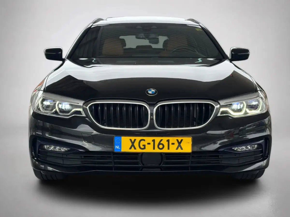 530i High Executive (Dealer OndH, Panorama, Navi, StoelV, 360 Camera, Head-up, Comfort Stoelen, Etc)