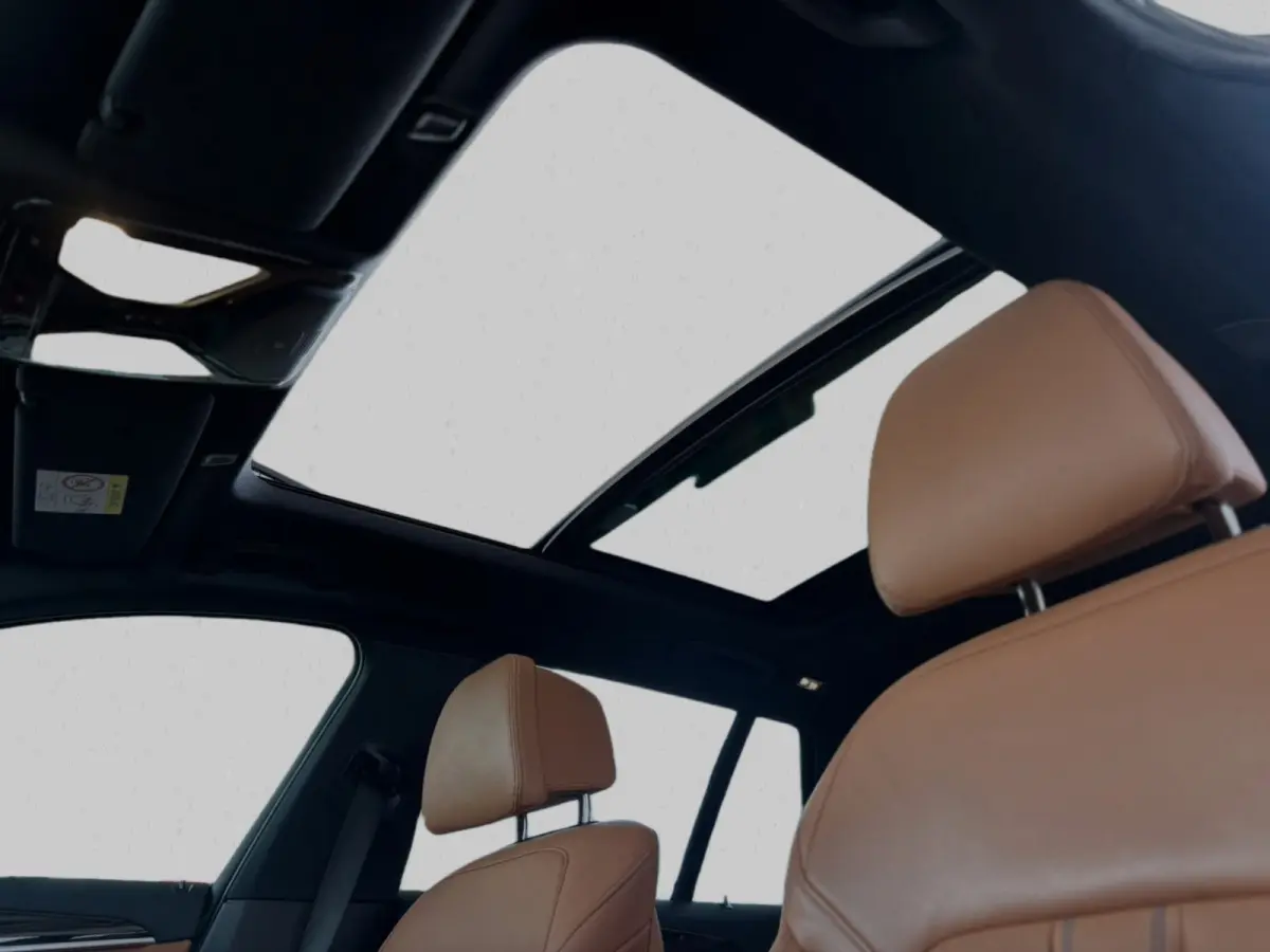 530i High Executive (Dealer OndH, Panorama, Navi, StoelV, 360 Camera, Head-up, Comfort Stoelen, Etc)