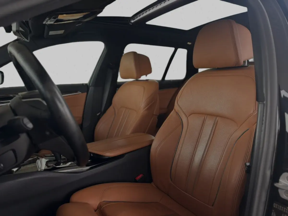 530i High Executive (Dealer OndH, Panorama, Navi, StoelV, 360 Camera, Head-up, Comfort Stoelen, Etc)