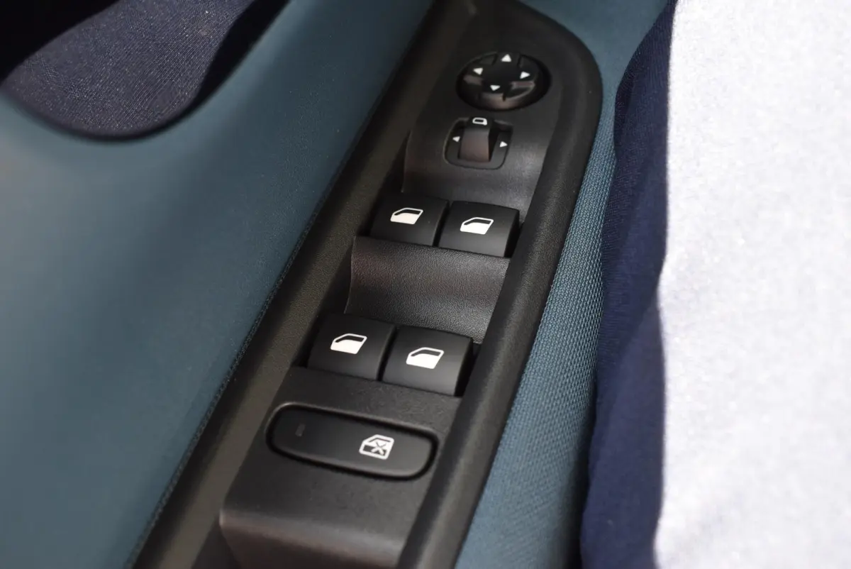 1.2 Hybrid ICON | Parkeersensoren | Apple carplay & Android auto | Bluetooth | Cruise control |