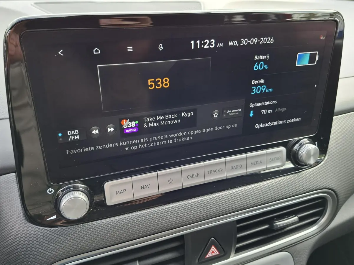 EV Comfort 64kWh SOH 96,7% | Warmtepomp | Head-Up display | Dodehoek | Camera | Rijklaarprijs