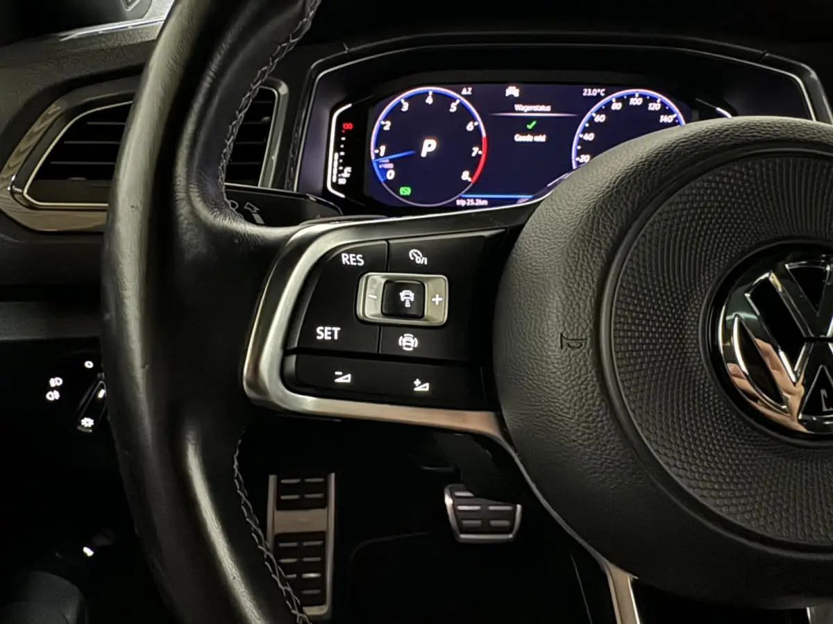 1.5 TSI R-Line Pano Virtual Beats Camera NAP