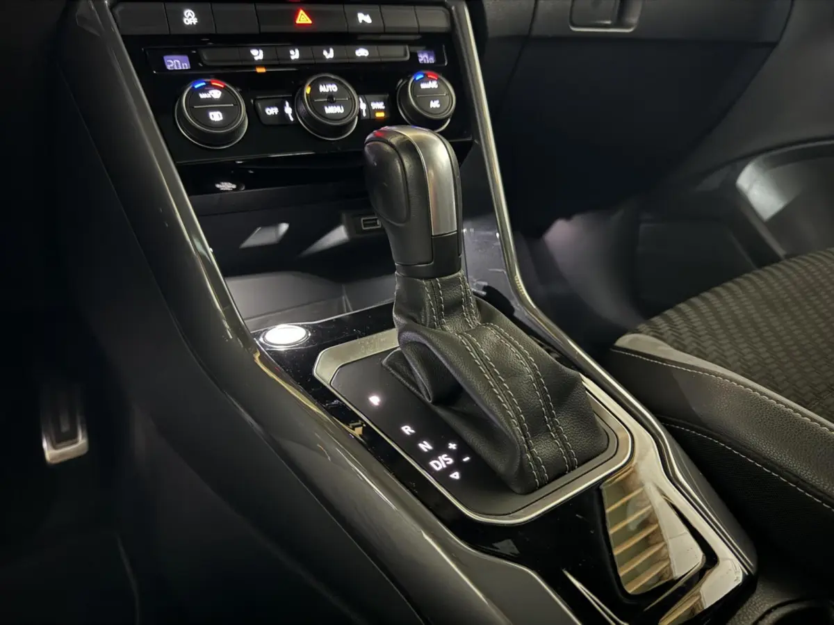 1.5 TSI R-Line Pano Virtual Beats Camera NAP