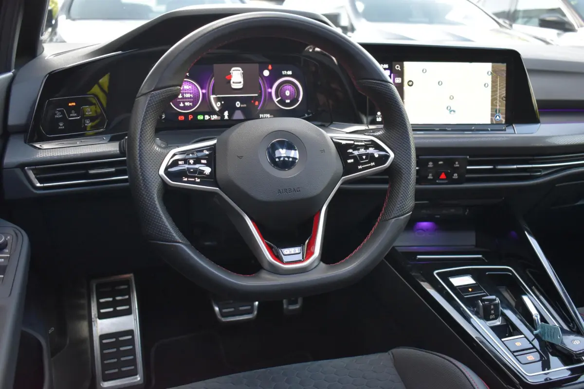 2.0 TSI GTI Pano HUD HK Camera Lane ACC