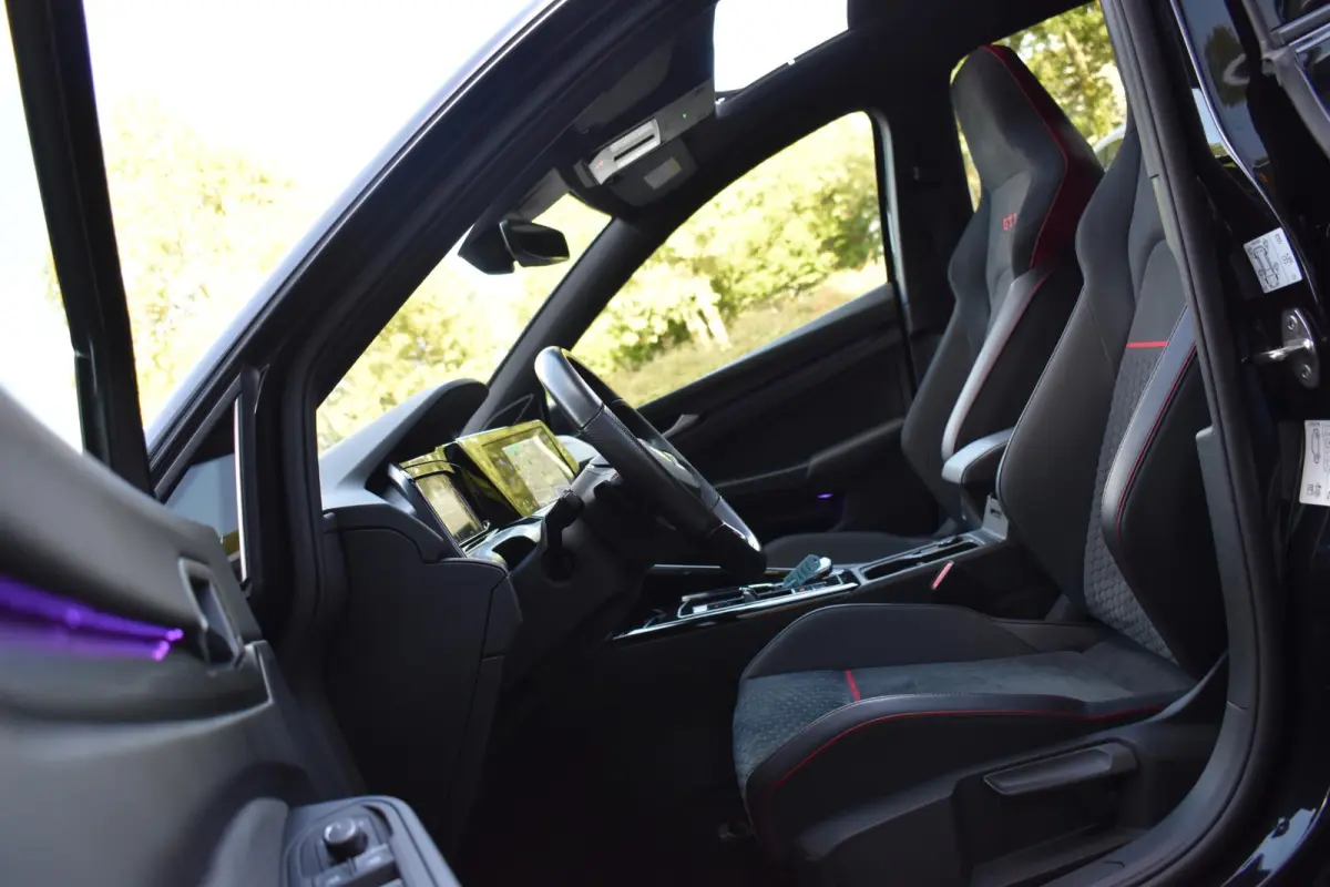 2.0 TSI GTI Pano HUD HK Camera Lane ACC