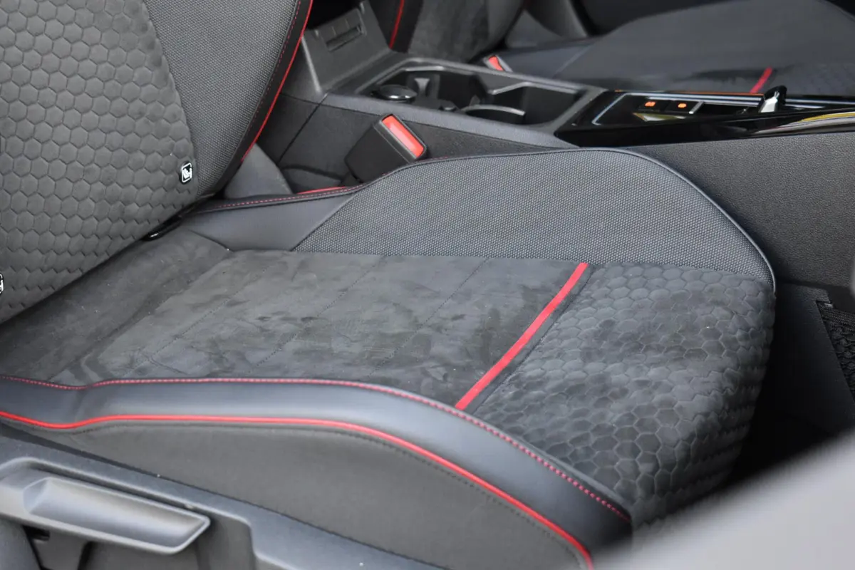 2.0 TSI GTI Pano HUD HK Camera Lane ACC