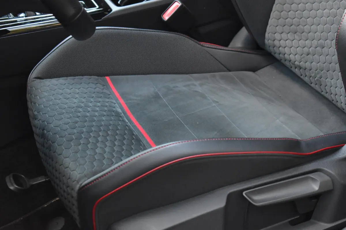 2.0 TSI GTI Pano HUD HK Camera Lane ACC