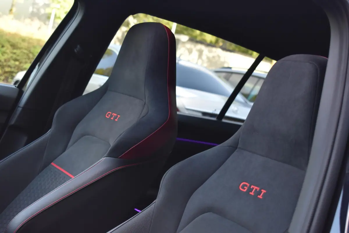 2.0 TSI GTI Pano HUD HK Camera Lane ACC