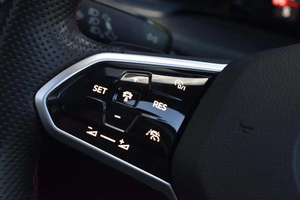 2.0 TSI GTI Pano HUD HK Camera Lane ACC