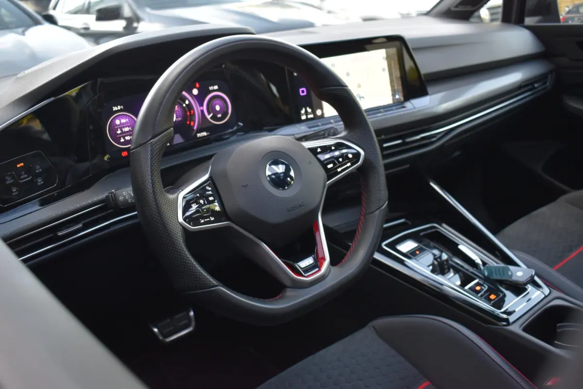 2.0 TSI GTI Pano HUD HK Camera Lane ACC