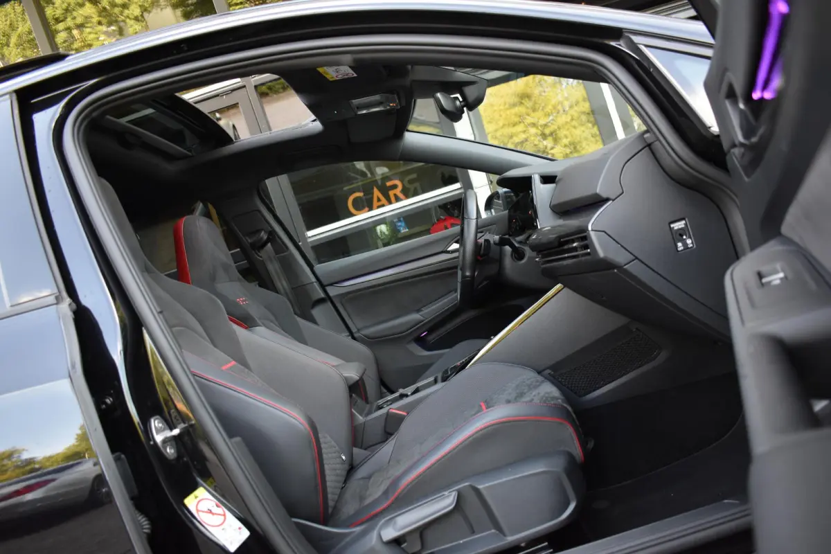 2.0 TSI GTI Pano HUD HK Camera Lane ACC