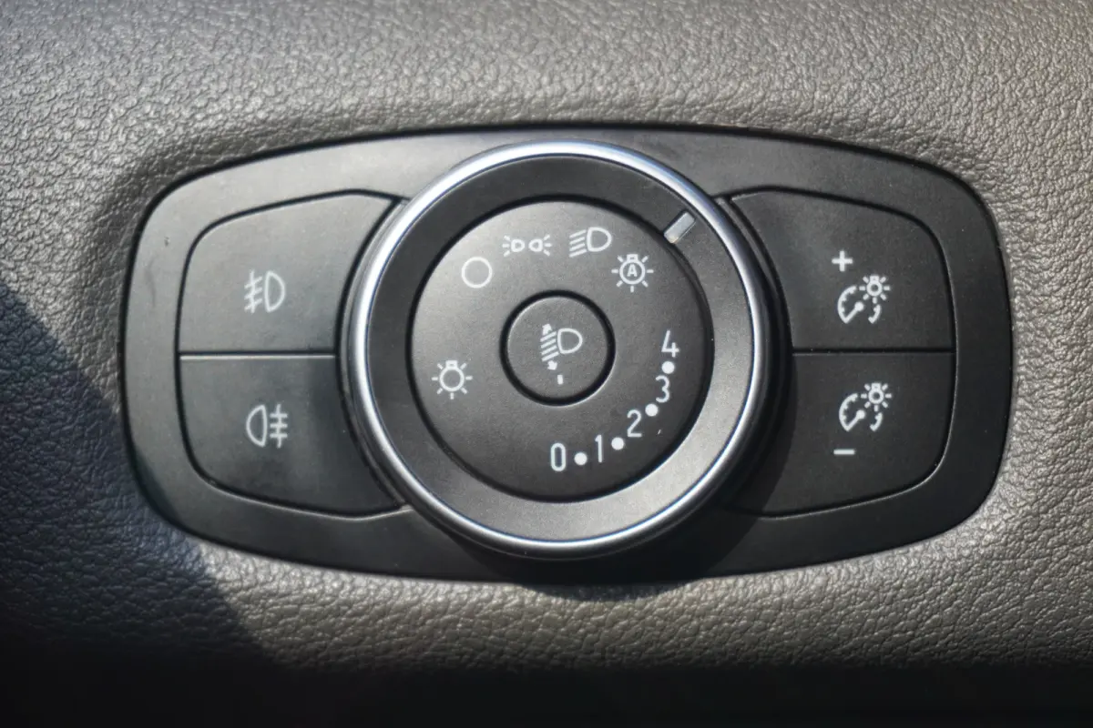 2.0 TDCI 130PK EURO 6 - Airco - Navi - Cruise - €11.900,- Excl.
