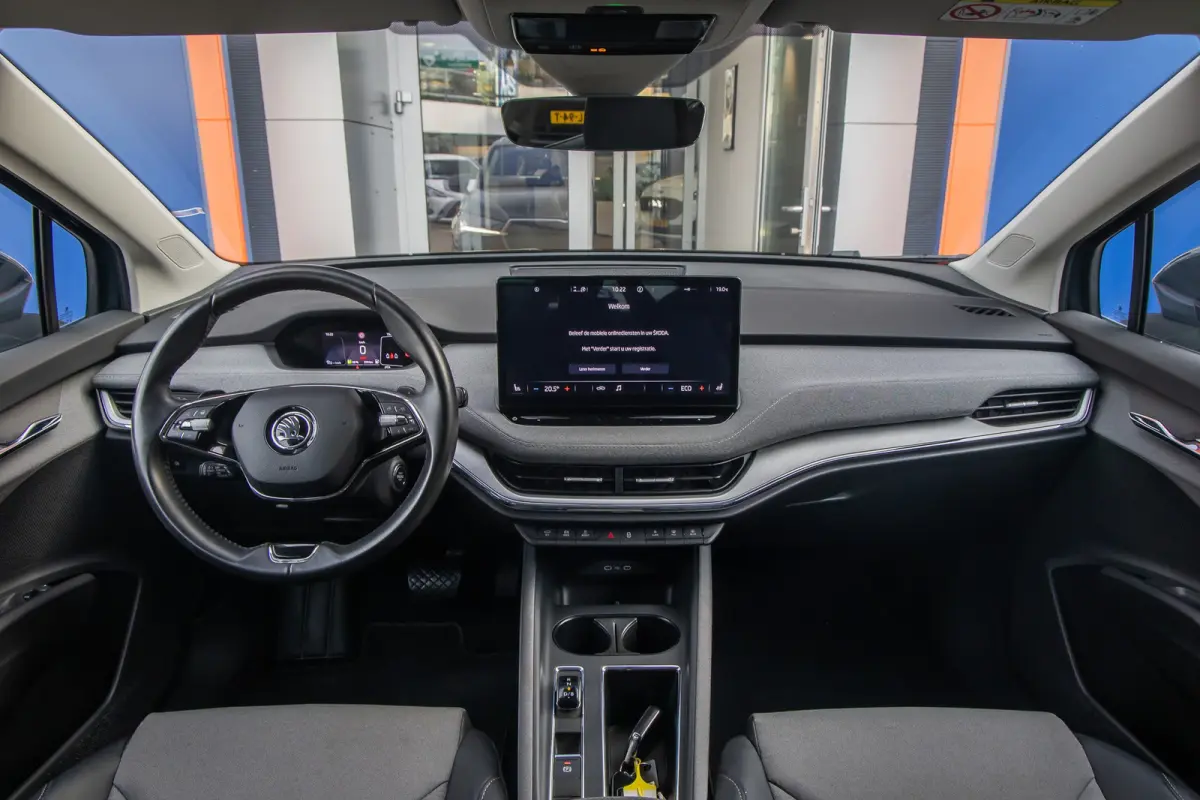80 First Edition | Trekhaak | Camera | Memory | Cruise adaptief | Stoel verwarming voor+achter | Matrix LED | Apple Carplay/Android Auto | Dodehoek detectie | Keyless entry+strart 80 First E