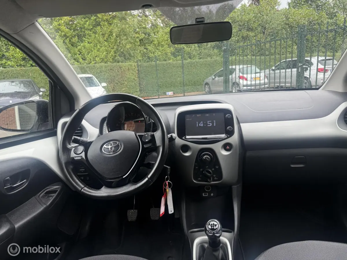 1.0 VVT-i x-play