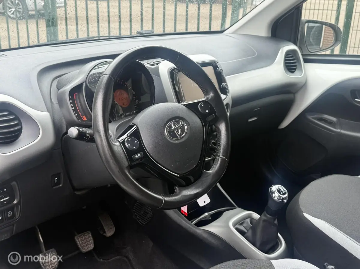 1.0 VVT-i x-play
