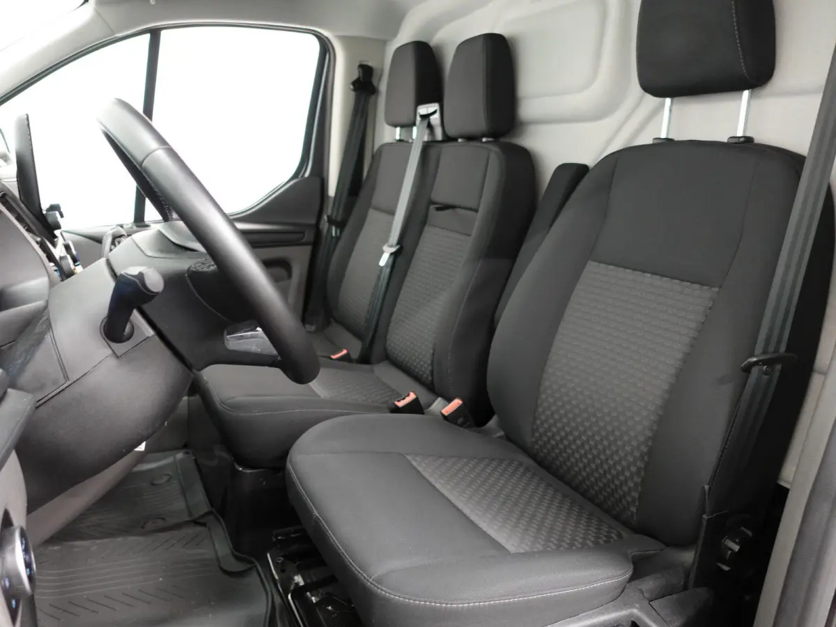 300 2.0 TDCI 130pk L2H1 Trend Automaat Airco Navigatie Cruisecontrol Camera Parkeersensoren Trekhaak Betimmering