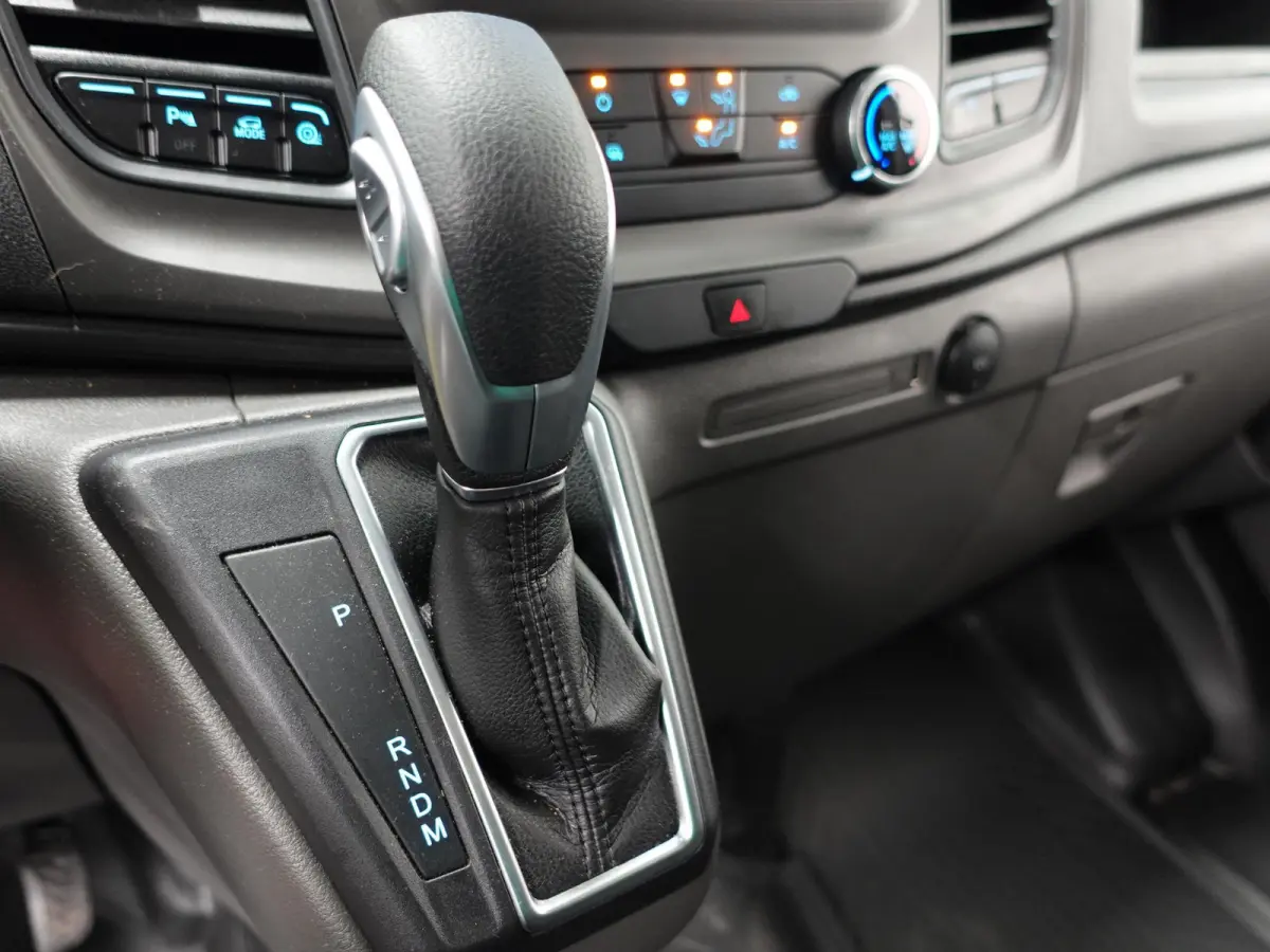 300 2.0 TDCI 130pk L2H1 Trend Automaat Airco Navigatie Cruisecontrol Camera Parkeersensoren Trekhaak Betimmering