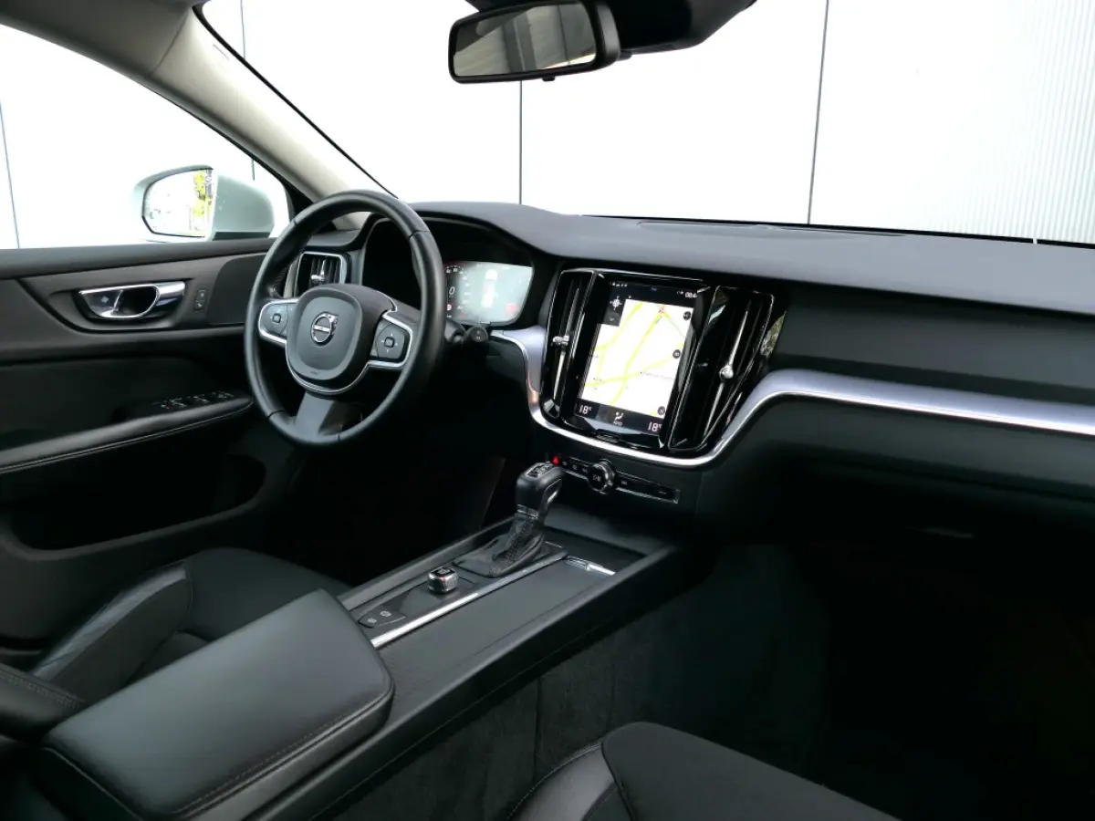 2.0 T5 AUT Momentum 12 MND garantie Navi / Half leer / Cruis control
