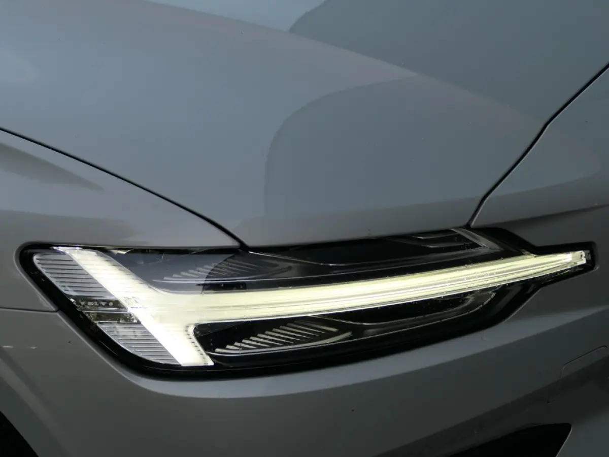 2.0 T5 AUT Momentum 12 MND garantie Navi / Half leer / Cruis control