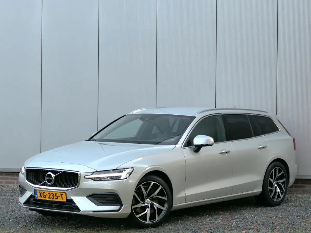 2.0 T5 AUT Momentum 12 MND garantie Navi / Half leer / Cruis control