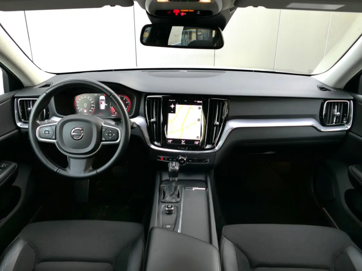 2.0 T5 AUT Momentum 12 MND garantie Navi / Half leer / Cruis control