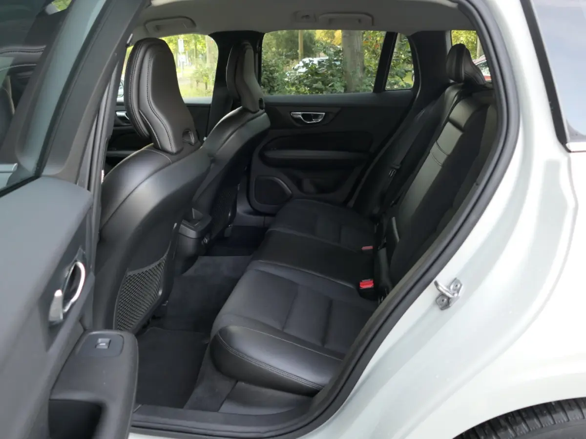 2.0 T5 AUT Momentum 12 MND garantie Navi / Half leer / Cruis control
