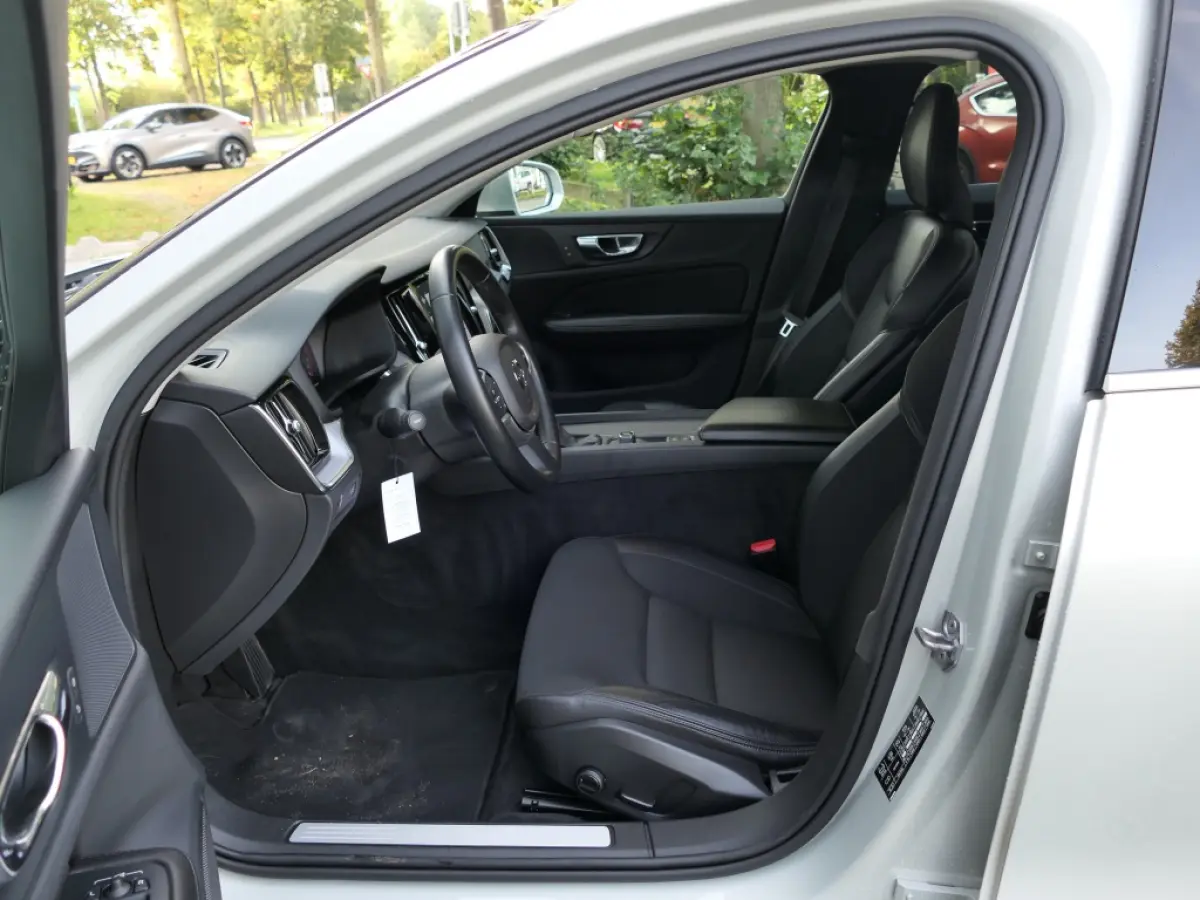 2.0 T5 AUT Momentum 12 MND garantie Navi / Half leer / Cruis control