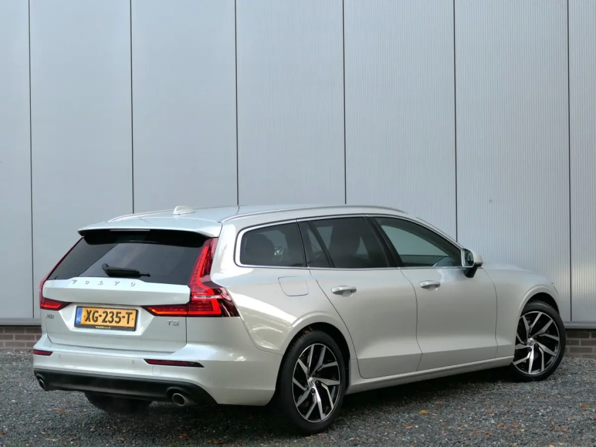 2.0 T5 AUT Momentum 12 MND garantie Navi / Half leer / Cruis control